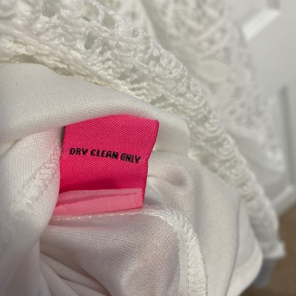 Elegant White Lace Dress - Picture 15 of 16